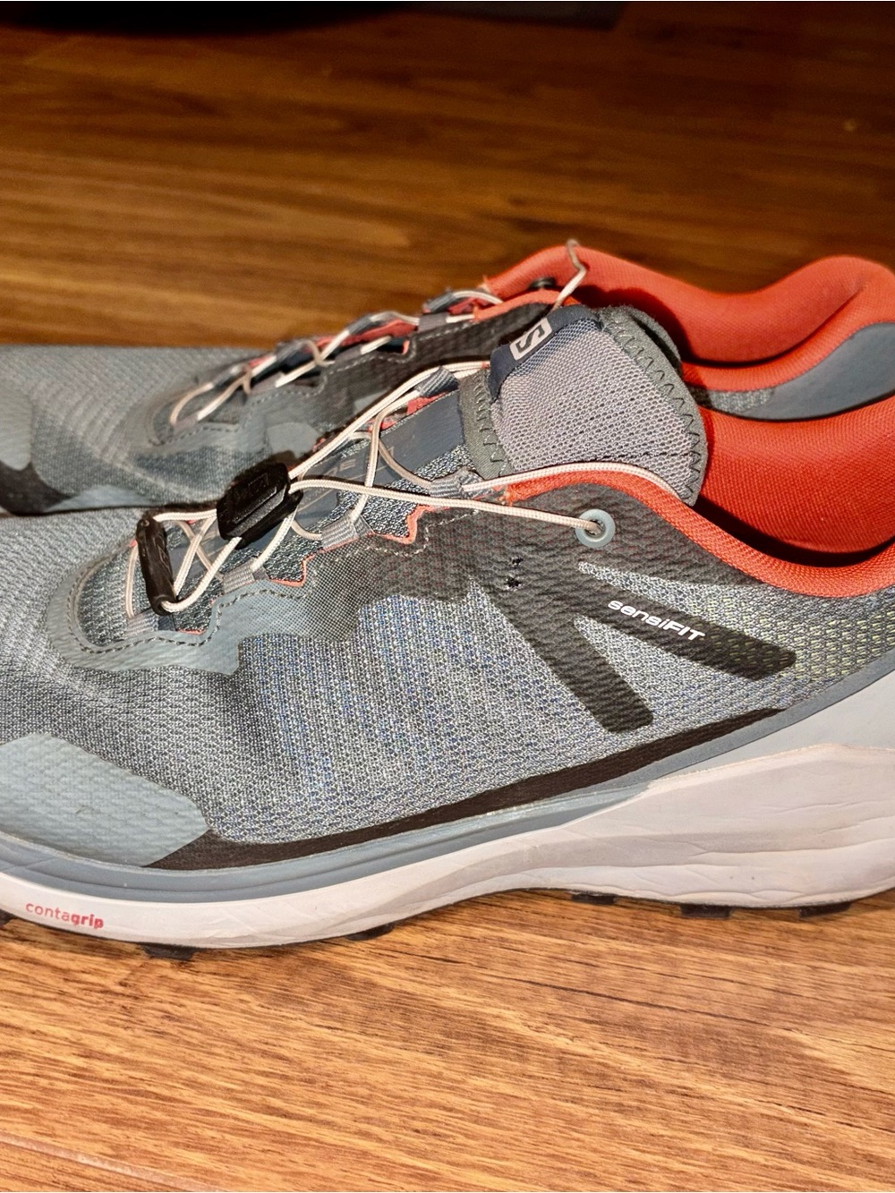 Salomon Men's 10.5, Gray trail running Shoes with Red Accents
